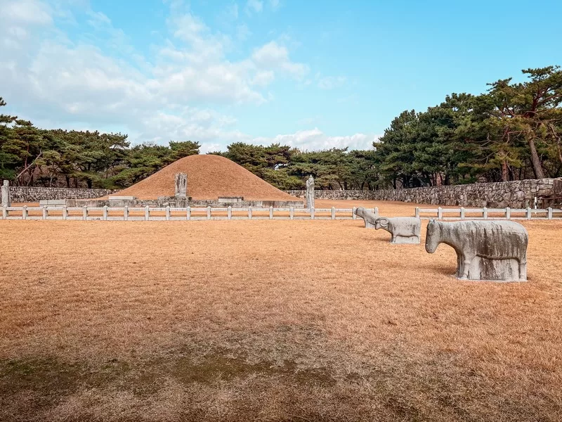 King Suro's tomb (수로왕릉), Gimhae, Korea
