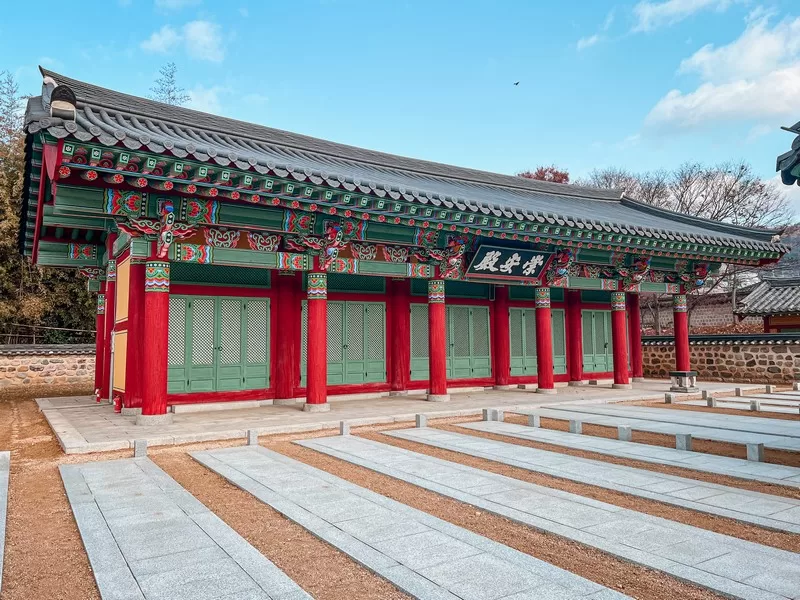 King Suro's tomb (수로왕릉), Gimhae, Korea