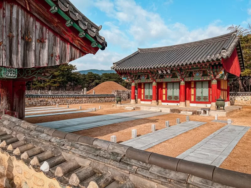 King Suro's tomb (수로왕릉), Gimhae, Korea