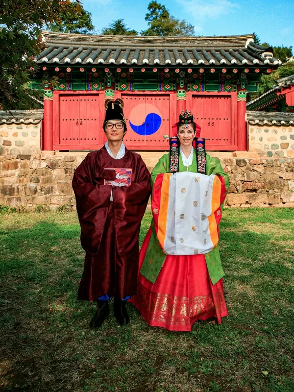 Korean traditional wedding ceremony, paebaek ceremony