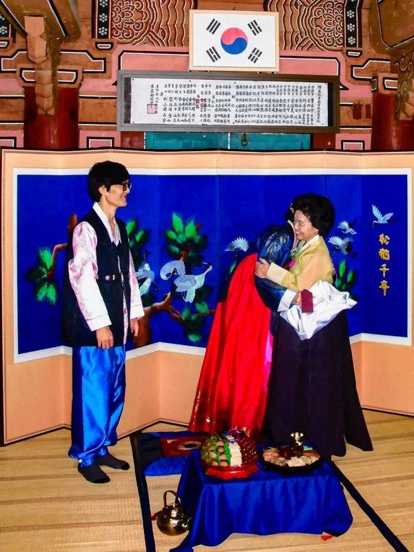 Korean traditional wedding ceremony, paebaek ceremony