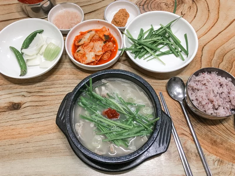 Dwaejigukbap; Busan food, Korea food; soup