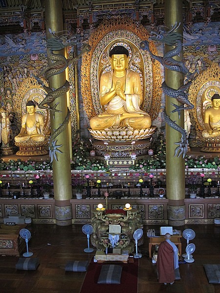 Jeju, Korea: Yakcheonsa Buddhist Temple