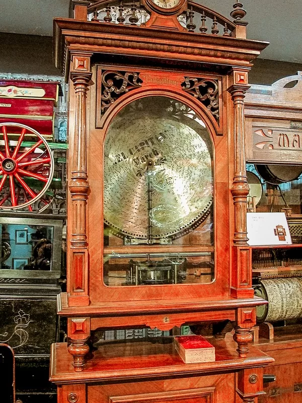 Chamsori Gramophone Museum and Edison Science Museum (참소리축음기 에디슨과학박물관), Gyeongpo Beach, Gangneung, Korea; summer in Korea; Korean east coast