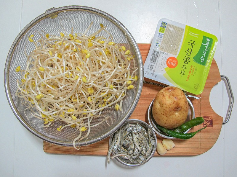 how to make Korean bean sprout soup (콩나물국)