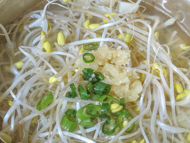 how to make Korean bean sprout soup (콩나물국)