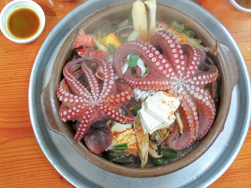 Haemultang (해물탕),  Korean fish stew