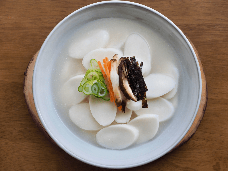 Tteokguk, Korean rice cake soup 떡국