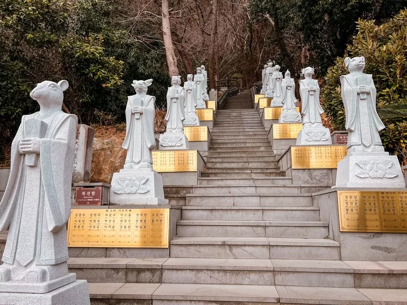 Sanbangsan (산방산), Bomunsa (보문사), Seogwipo-si, Jeju-do, Korea