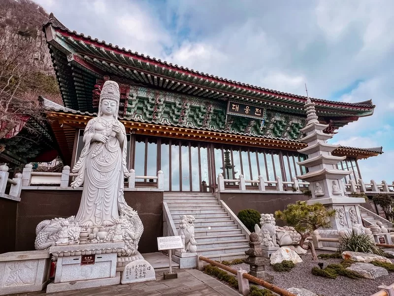 Sanbangsan (산방산), Bomunsa (보문사), Seogwipo-si, Jeju-do, Korea