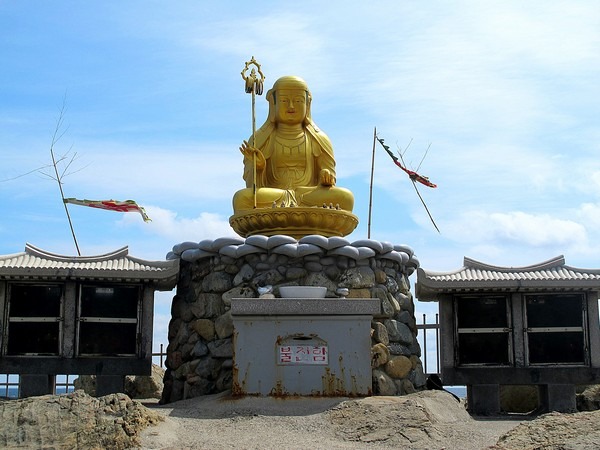 Busan, Korea: Haedong Yonggung Temple