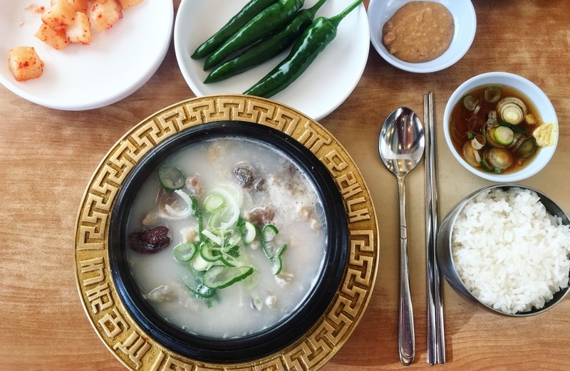 Korean food: soup, doganitang