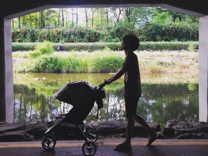 stroller, daddy and baby