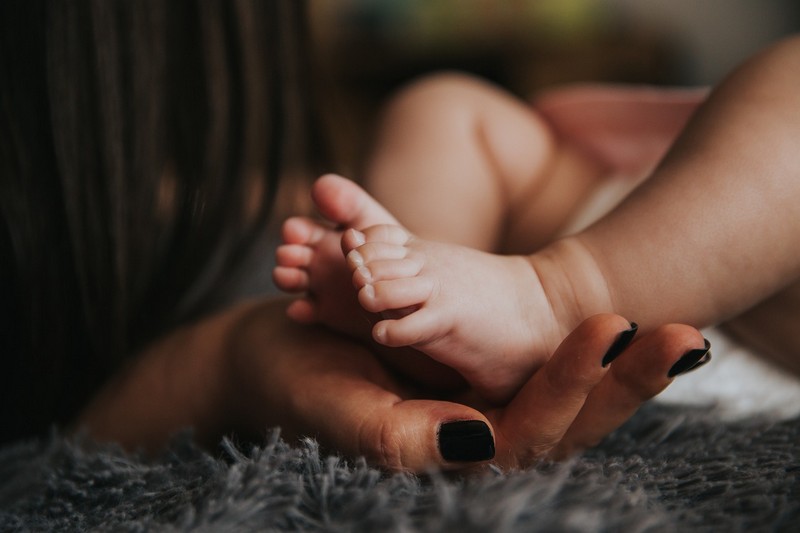 baby feet in mommy hands