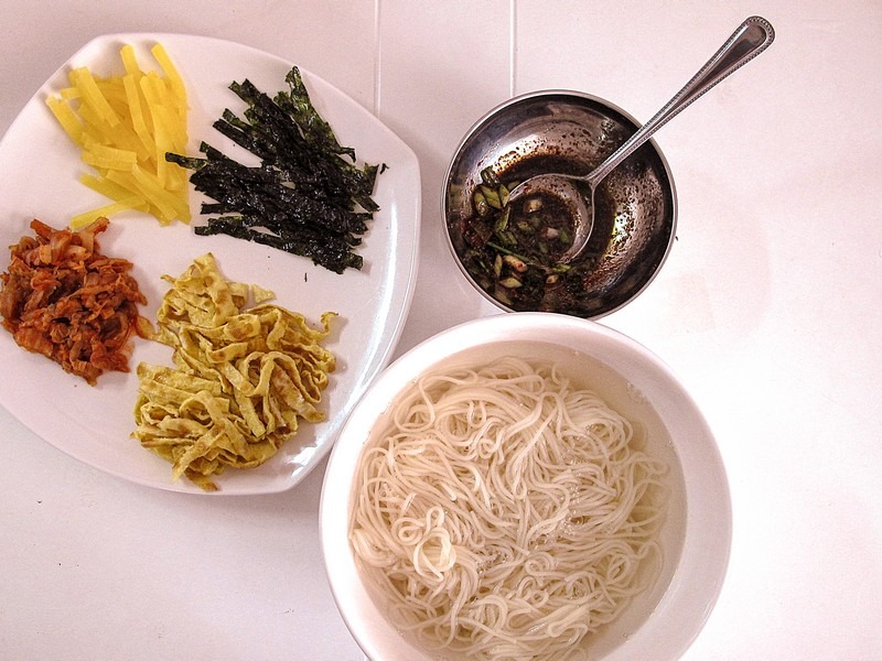 Janchiguksu (잔치국수)