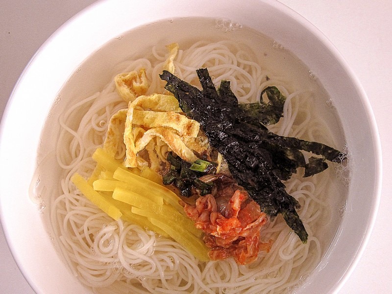 Janchiguksu (잔치국수)