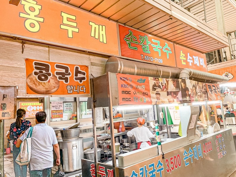 Mangwon Market (망원시장), Mapo-gu, Seoul, Korea: Kalguksu