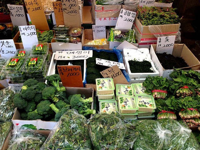 Seoul, Korea: Mapo-gu Mangwon Traditional Market, fruit and veggies