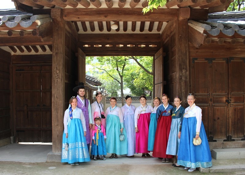 The Soul of Seoul Tours: Hanboks, Tea & Gold