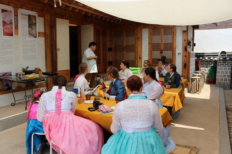 Kumbakyeon, gold leaf printing, Bukchon Hanok Village, Seoul, Korea