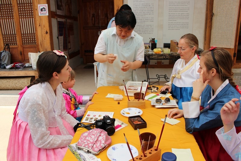 Kumbakyeon, gold leaf printing, Bukchon Hanok Village, Seoul, Korea