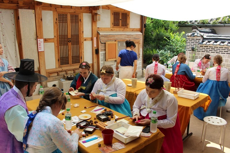 Kumbakyeon, gold leaf printing, Bukchon Hanok Village, Seoul, Korea