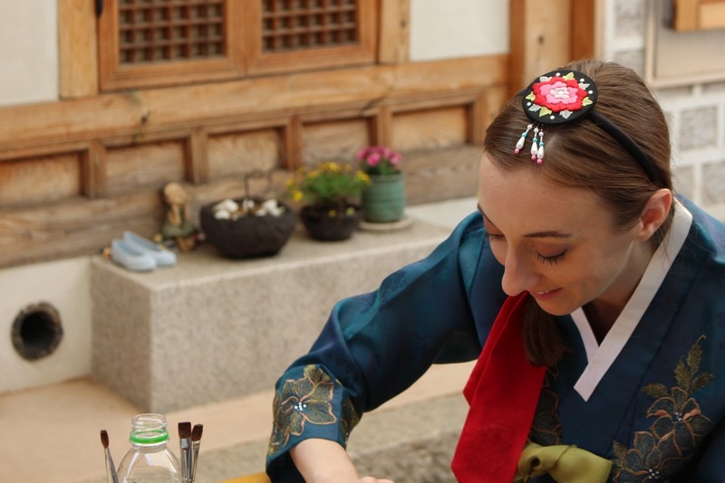 The Soul of Seoul Tours: Hanboks, Tea & Gold