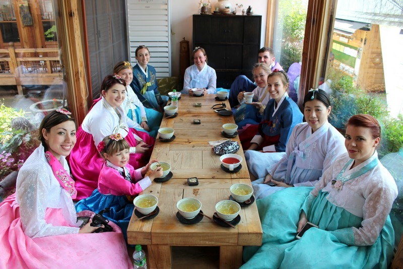 The Soul of Seoul Tours: Hanboks, Tea & Gold