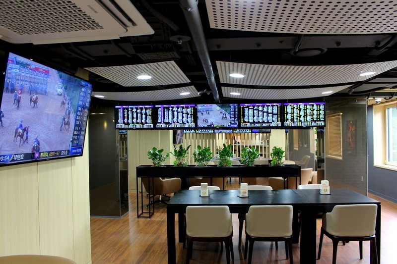 Sheraton Grande Walkerhill OTB Horse Racing Lounge, Seoul, Korea