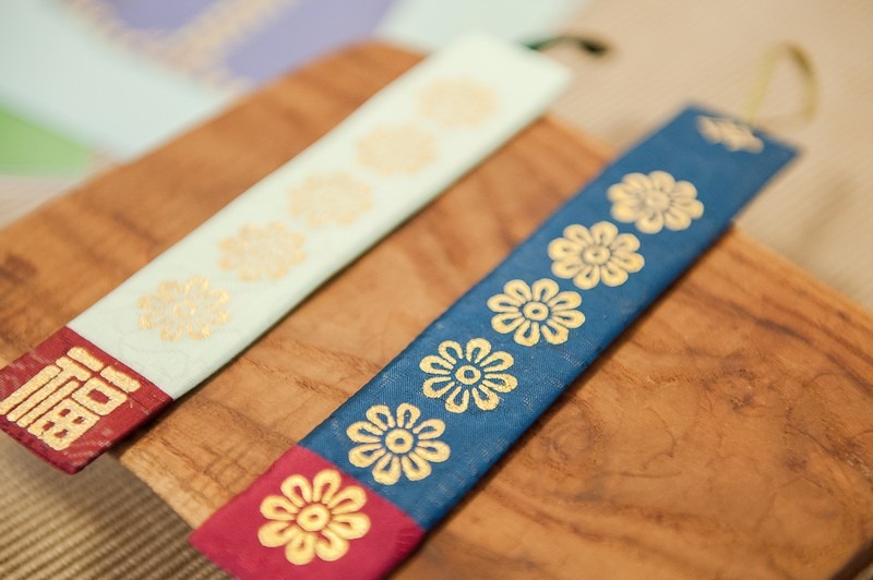 Kumbakyeon: gilded bookmarks, Bukchon, Seoul, Korea