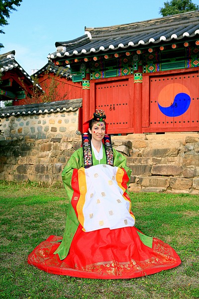 Korean Traditional Wedding: American Bride in a Traditional Korean Hanbok