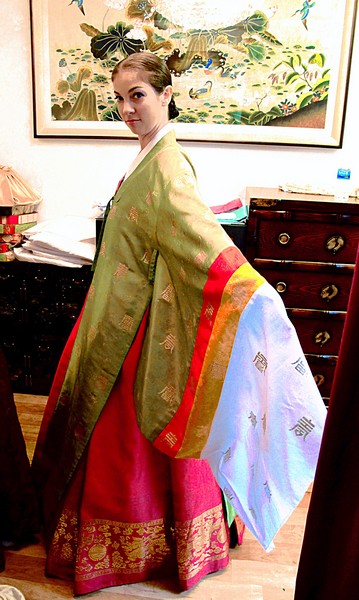 Korean Traditional Wedding: American Bride in a Traditional Korean Hanbok