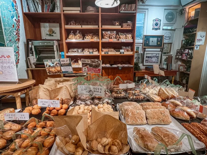 Hyoja Bakery (효자베이커리), Seochon-gu, Jongno-gu, Seoul, Korea