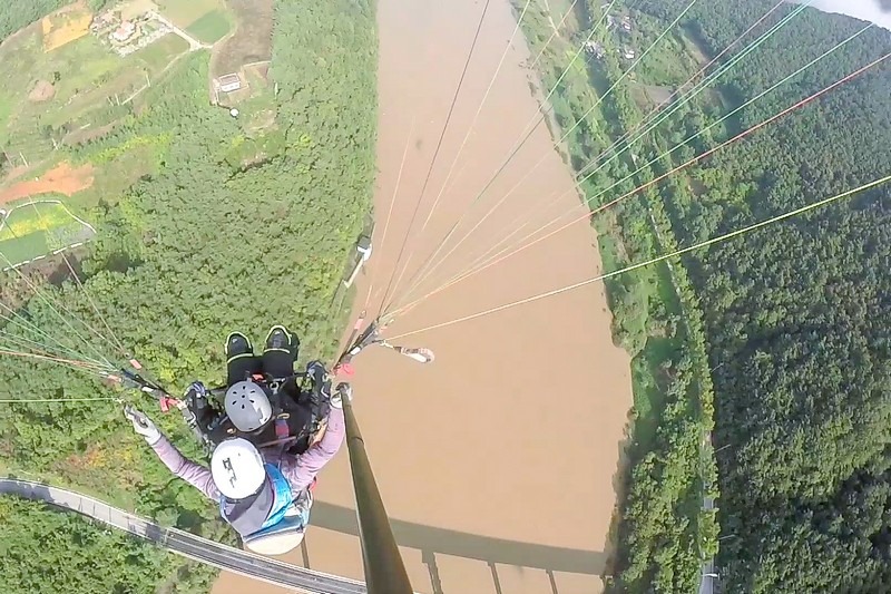 Cafe Sann, Danyang, Korea: Paragliding