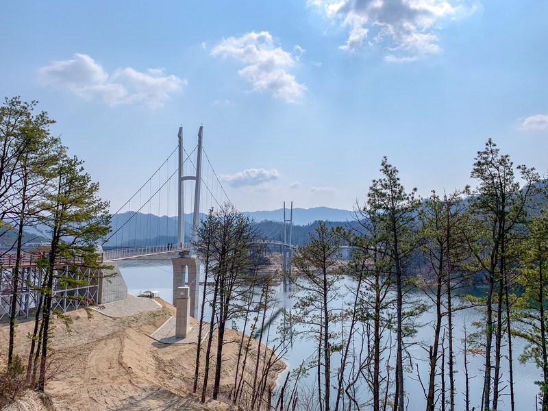 Gimcheon, Gyeongsanbuk-do, Korea: Buhang Dam Suspension Bridge