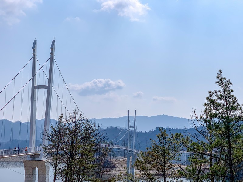 Gimcheon, Gyeongsanbuk-do, Korea: Buhang Dam Suspension Bridge