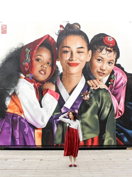 Leesle Hanbok, Royyal Dog Mural, Seoul, Korea: Hallie Bradley