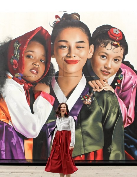 Leesle Hanbok, Royyal Dog Mural, Seoul, Korea: Hallie Bradley