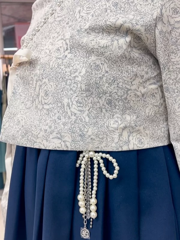 Leesle, modern Hanbok, Hongdae, Seoul, Korea