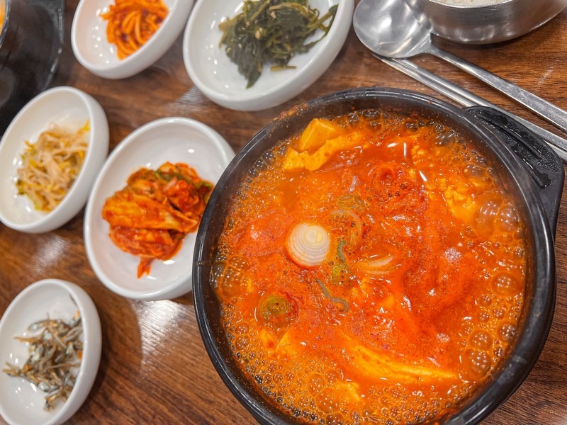 Golden Bean Field (황금콩밭), Gongdeok, Seoul, Korea; sundubu jjigae