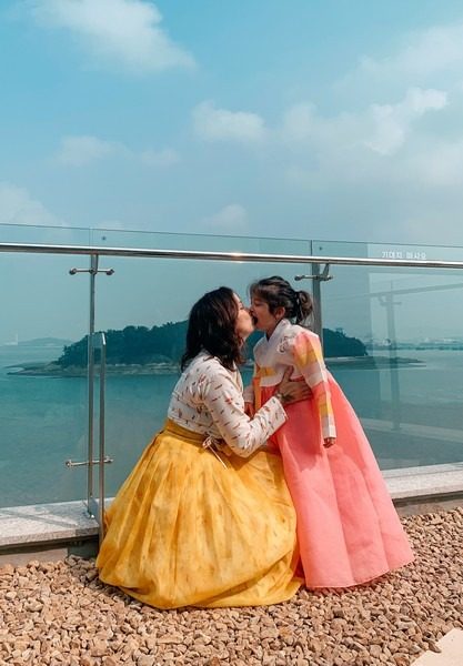 Terrace In Seaside (바다앞테라스), Incheon, Korea: Hallie Bradley & daughter wearing Korean Hanboks