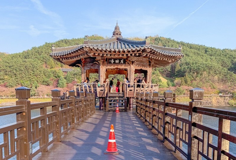 Wolyeonggyo Bridge (월영교), Andong, Korea