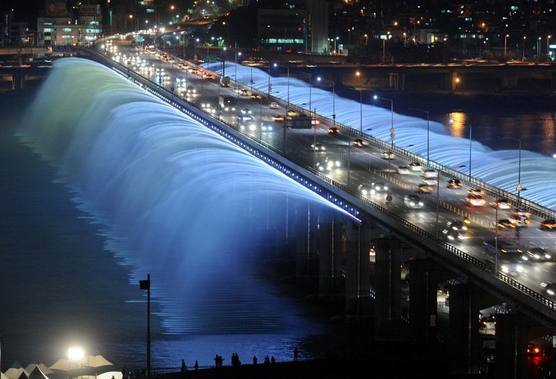 Banpo Han River Park, Seoul, Korea Banpo Bridge Fountain Show