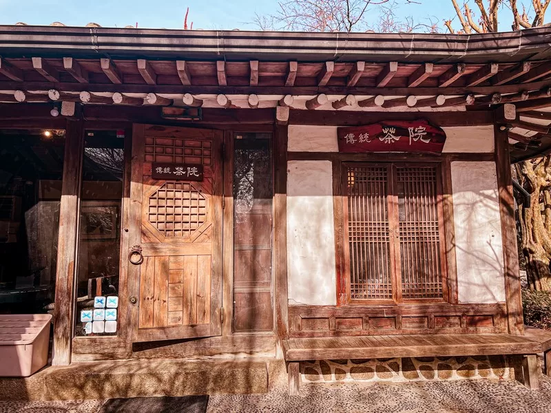 Jeontong Dawon (전통다원), Insadong, Seoul, Korea; traditional korean tea house