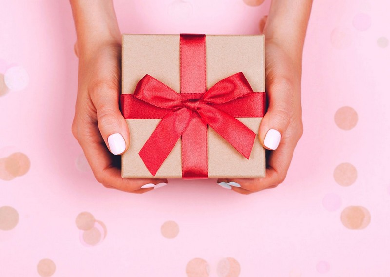 Pink Present, Gift