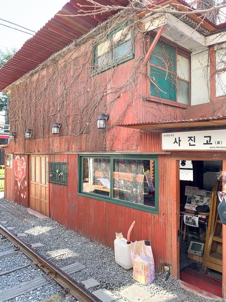 Gunsan Gyeongam-dong Railroad Village (군산 경암 철길마을). Gunsan, Korea