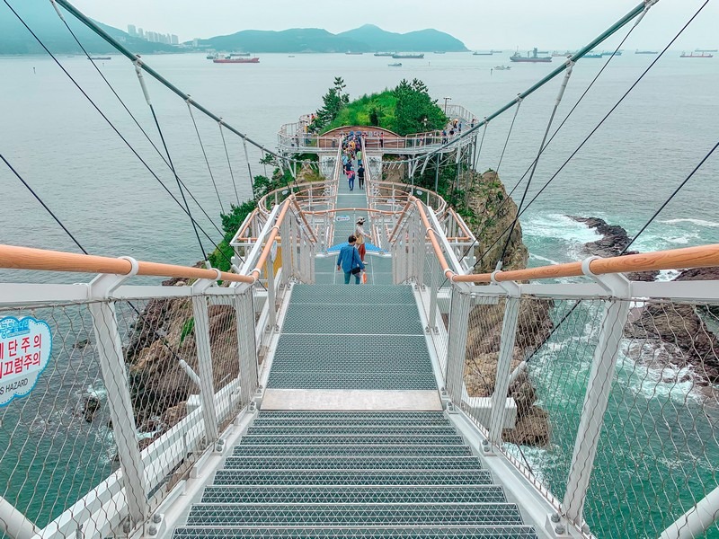 Songdo Beach, Busan, Korea: Songdo Yonggung Suspension Bridge