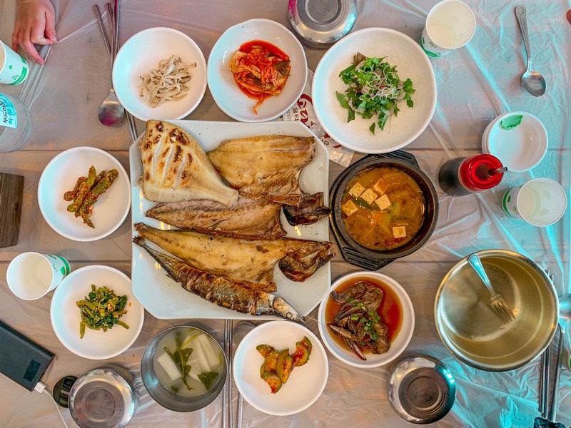 Haemiga, Chuam Beach, Donghae, Korea: Korean style fish and side dishes