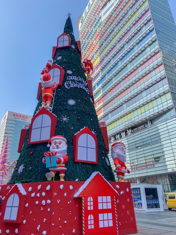 Cheonggyecheon Stream, Christmas in Korea, Christmas lights in Seoul