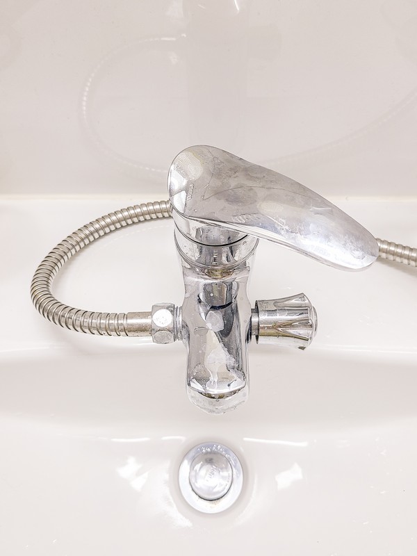 Korean wet bathroom, showerhead connected to the sink